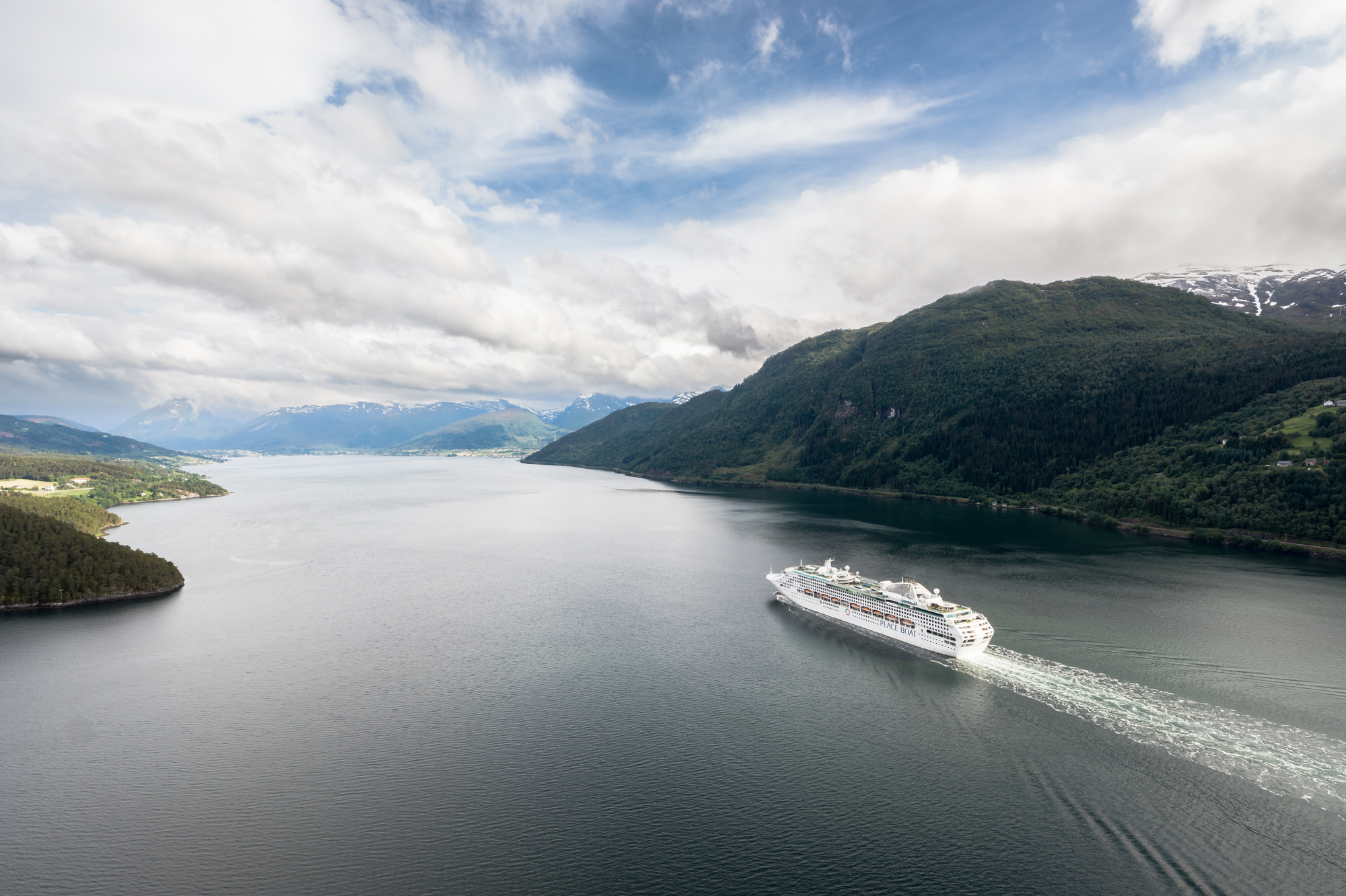 ノルウェーの人気観光地「ソグネフィヨルド」の観光情報・魅力的な風景を紹介
