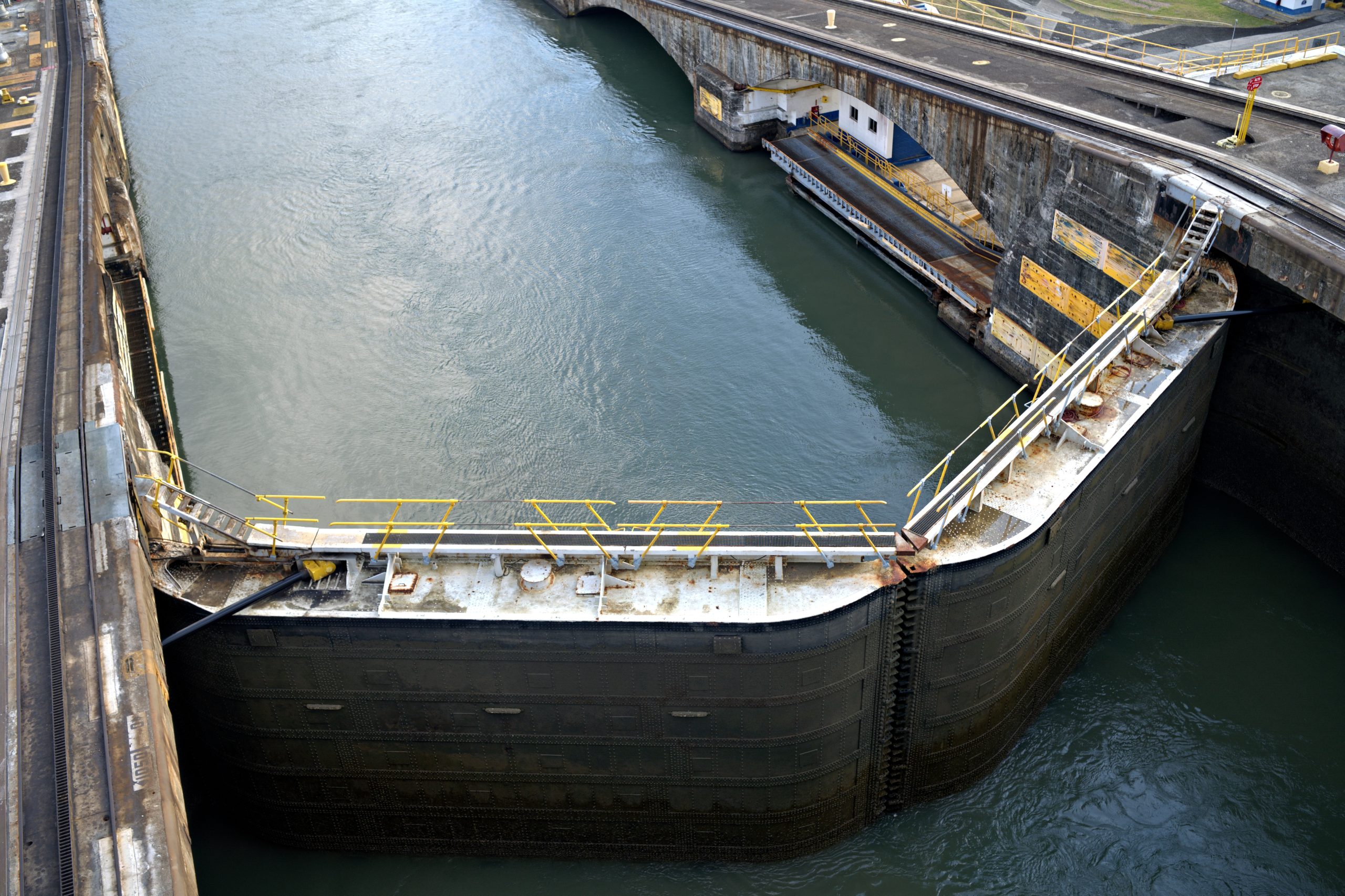 「水のエレベーター」パナマ運河の仕組みとは？太平洋と大西洋をつなぐロック式運河