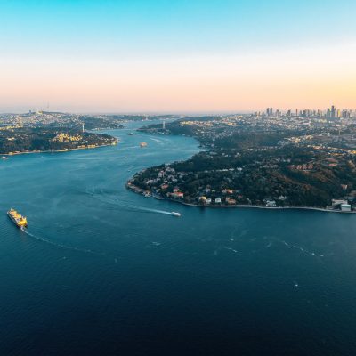 アジアとヨーロッパを結ぶボスポラス海峡とは？クルーズの見どころも紹介