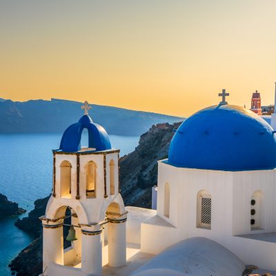 サントリーニ島ってどんなところ？行き方、観光スポットや地震の歴史を紹介