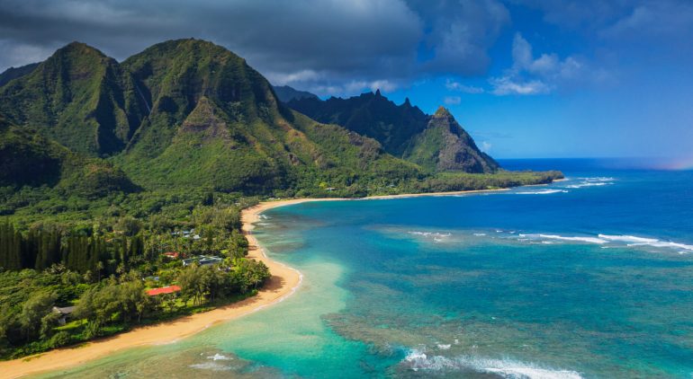 ハワイ諸島最古の島カウアイ島観光ガイド｜気候や人気観光スポットを紹介
