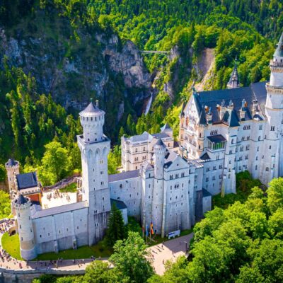 ドイツの世界遺産ノイシュヴァンシュタイン城の歴史や見どころを解説