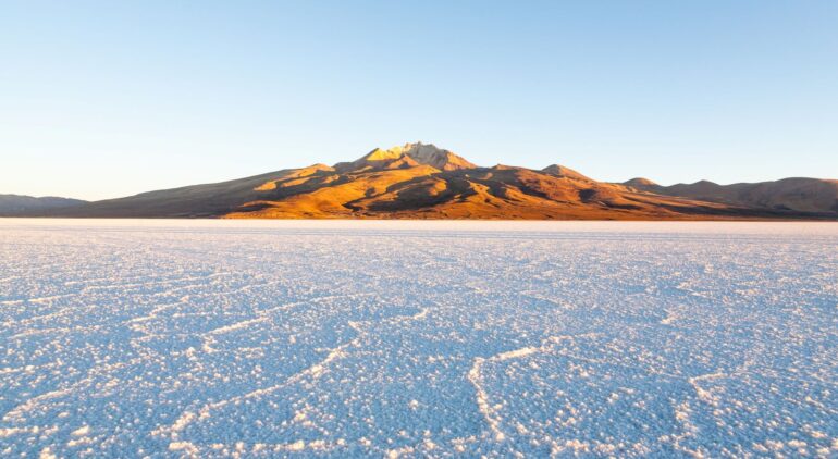 南米ボリビアの絶景ウユニ塩湖の魅力や行き方を紹介