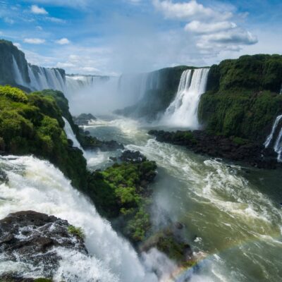 絶景の世界遺産イグアスの滝はどっちで見る？ブラジル側とアルゼンチン側の魅力や違いを解説
