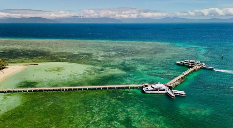 2つの世界遺産を有するケアンズの観光スポット、治安や気候を紹介