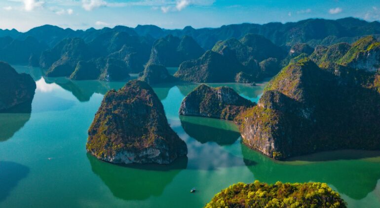 ベトナムの世界遺産ハロン湾のおすすめポイントや気候、服装を解説