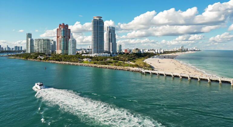 ラテン文化を感じる都市マイアミ｜治安やおすすめ観光スポットを解説