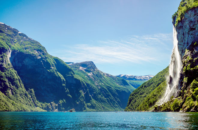 活気あふれる港街