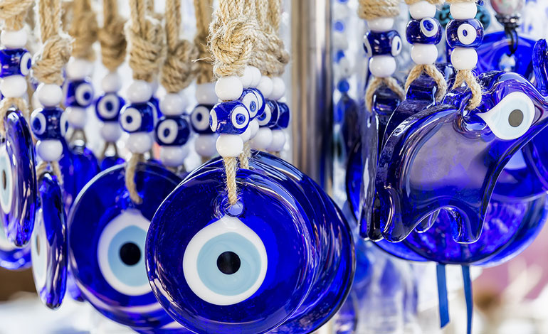 その土地ならではの雰囲気と思い出を持ち帰れるお土産選びも、旅の楽しみのひとつです。