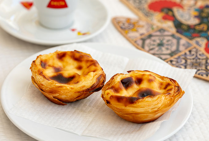 ティータイムは、本場の味に舌鼓を打つ特別な時間です。