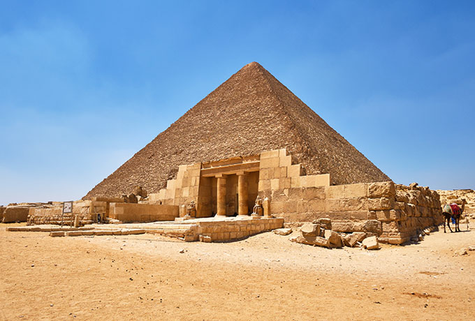 世界で最も有名な古代遺跡のひとつ／エジプト・ギザの三大ピラミッド