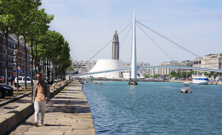 ル・アーブルの再建は、オーギュスト・ペレに託されおよそ20年の歳月を費やして完成したという。