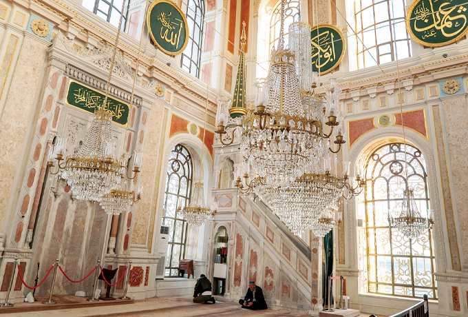 祈りの声に包まれて