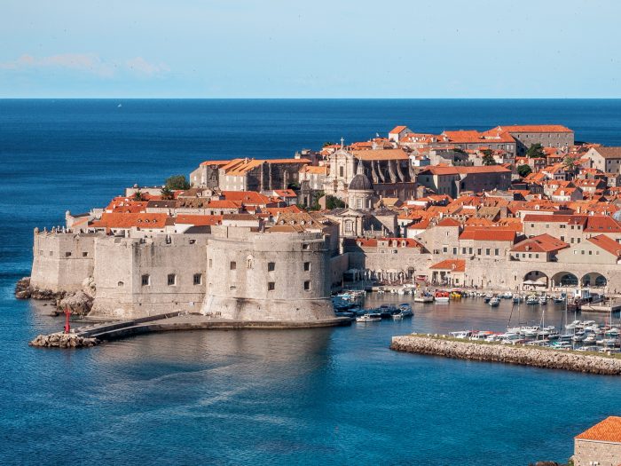 紺碧のアドリア海に輝く、要塞都市
