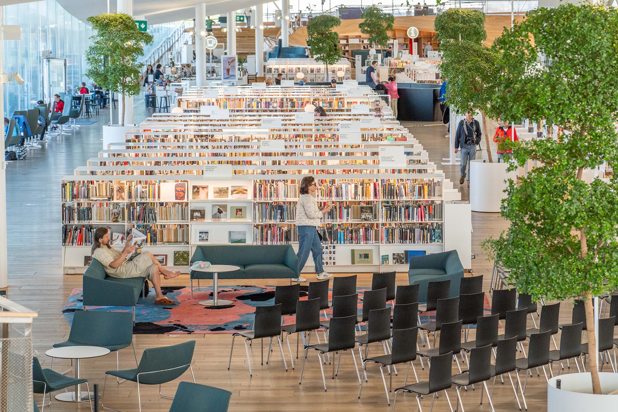 憩いの図書館（ヘルシンキ）-1
